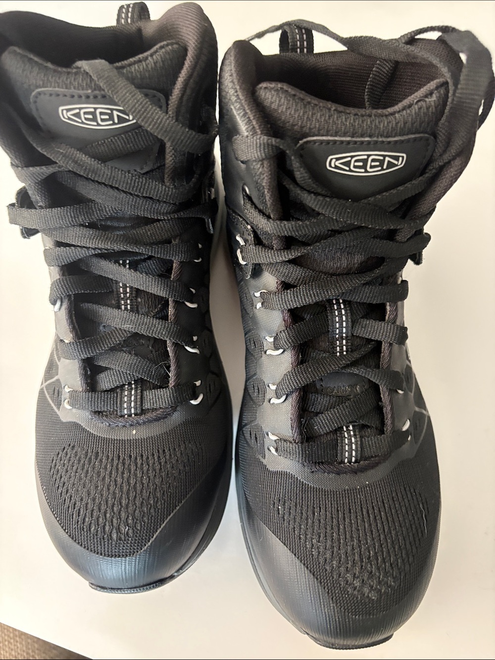 Never worn KEEN women’s  Black Lace-Up Hiking Boots with steel toe size 8